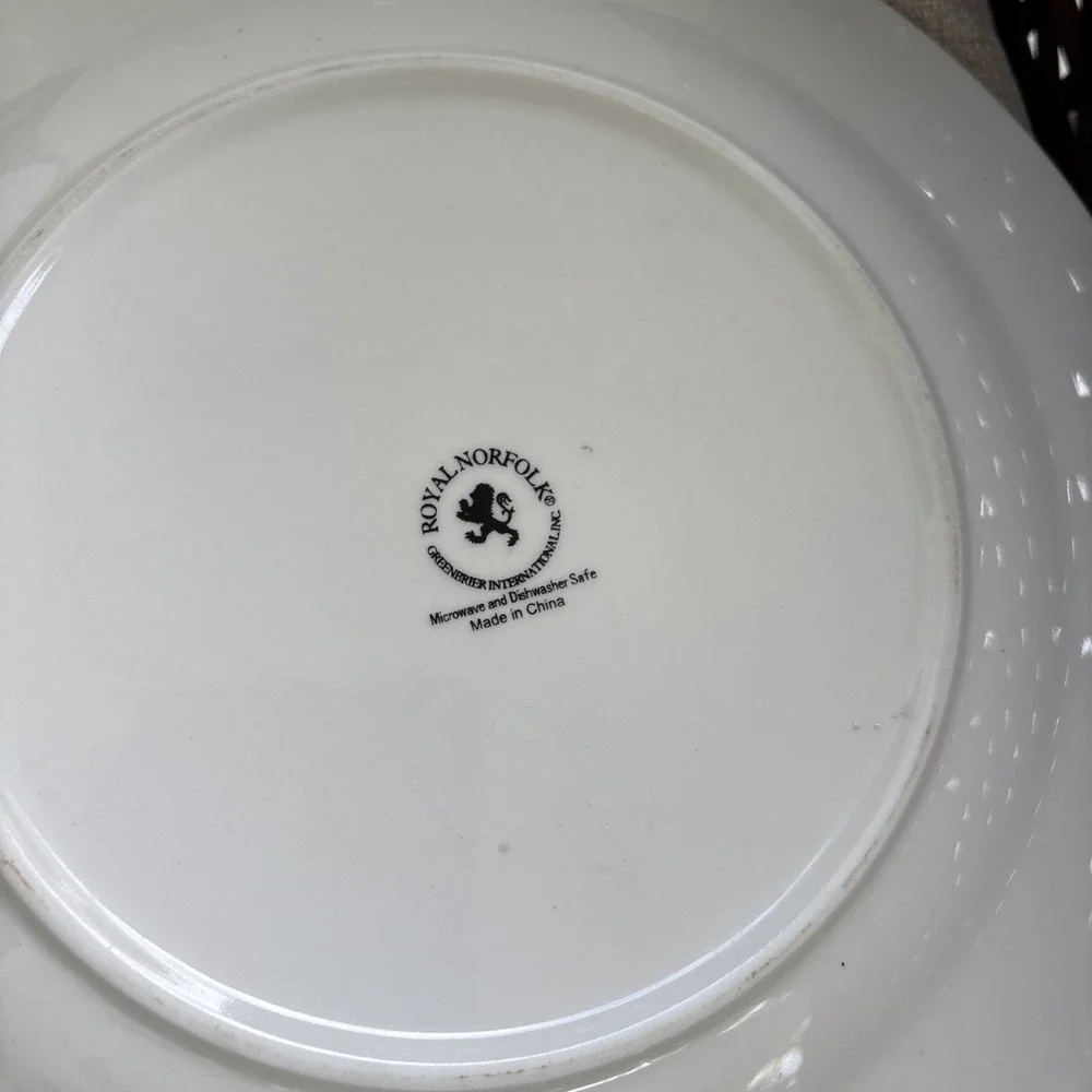 Royal Norfolk 10 1/2in. Dinner Plates Fall Leaves Acorns  Autumn Set of 4